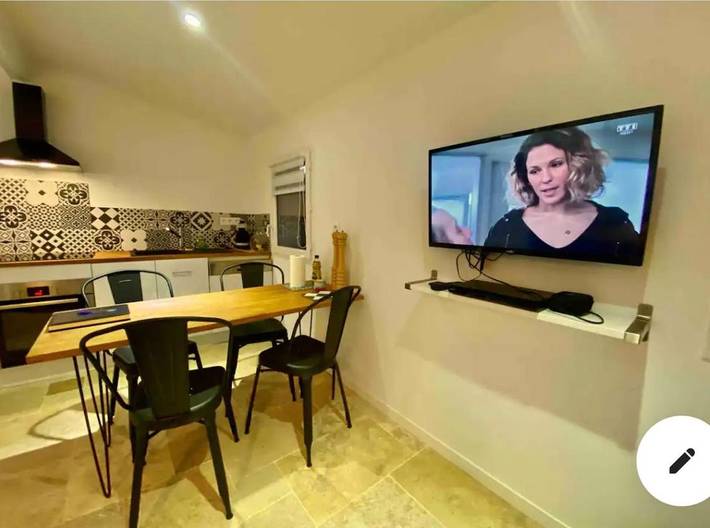 Location de vacances pour 2 personnes, avec jacuzzi ainsi que piscine et jardin à Aramon - 2