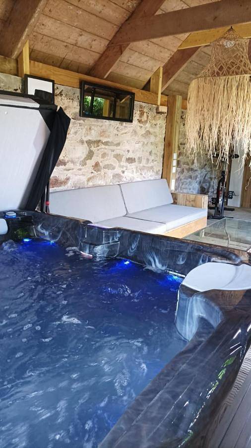 Location de vacances pour 5 personnes, avec jardin et jacuzzi, animaux acceptés à Plouvorn - 2