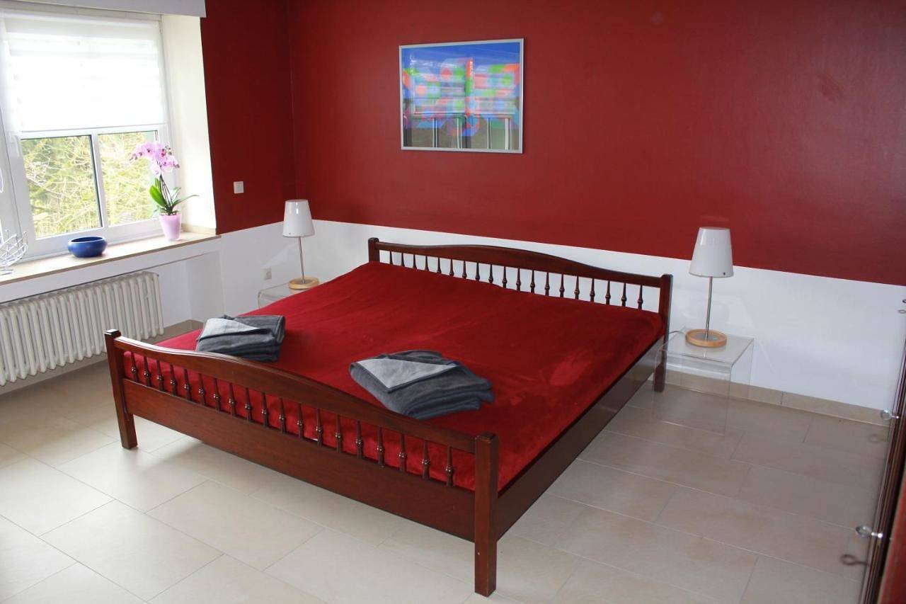 Entire apartment, Vacation apartment for 11 people with terrace in Rösrath, Rheinisch-Bergischer Kreis