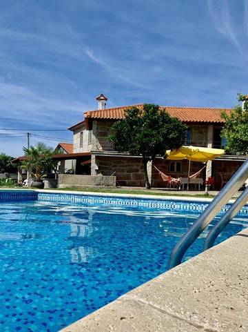 Gîte pour 8 personnes, avec piscine ainsi que jardin et vue, animaux acceptés dans Penalva do Castelo