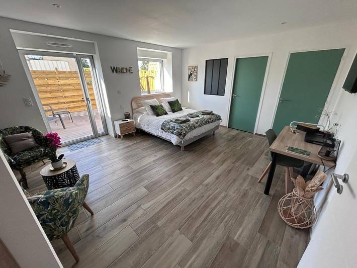 Gîte pour 2 personnes, avec Terrasse ainsi que Jacuzzi et Jardin dans Boisgervilly