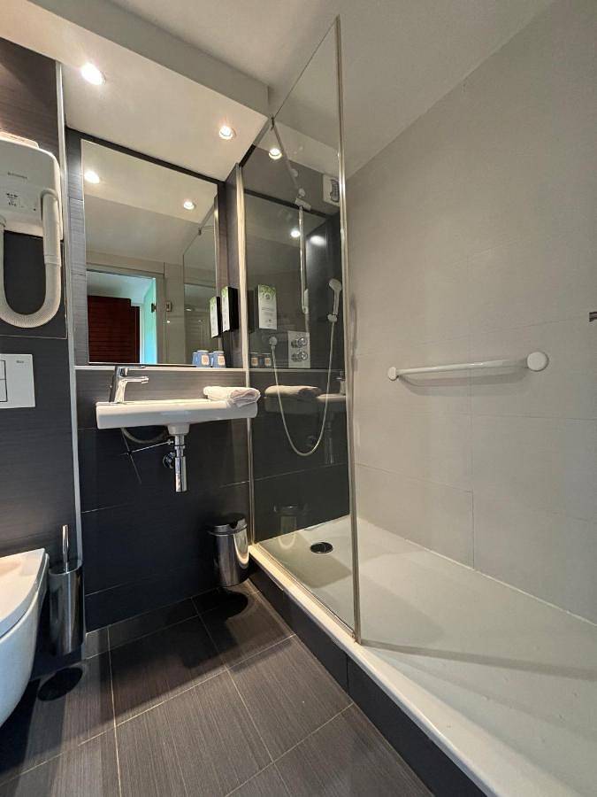Hôtel pour 2 personnes, avec vue et terrasse, animaux acceptés à Lormont - 3