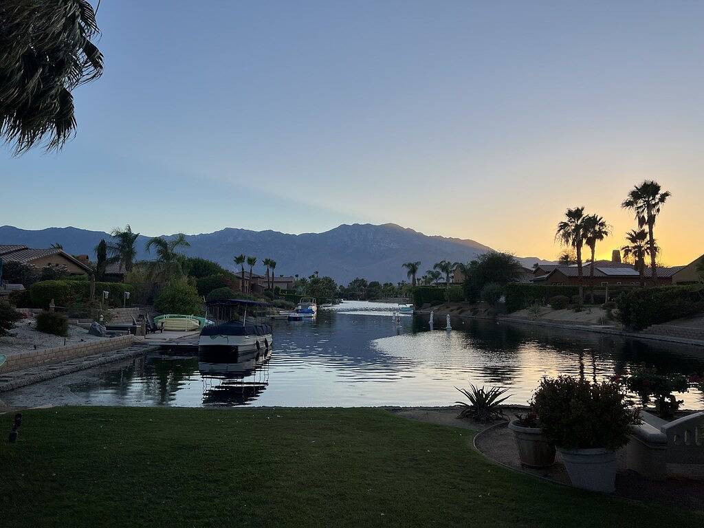 Ultimate entertaining home-pool & spa, putting green, bar, outdoor kitchen  in Rancho Mirage, Coachella Valley