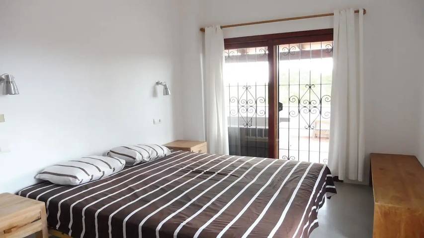 Location de vacances pour 7 personnes, avec jardin et piscine à Cala Tarida - 4