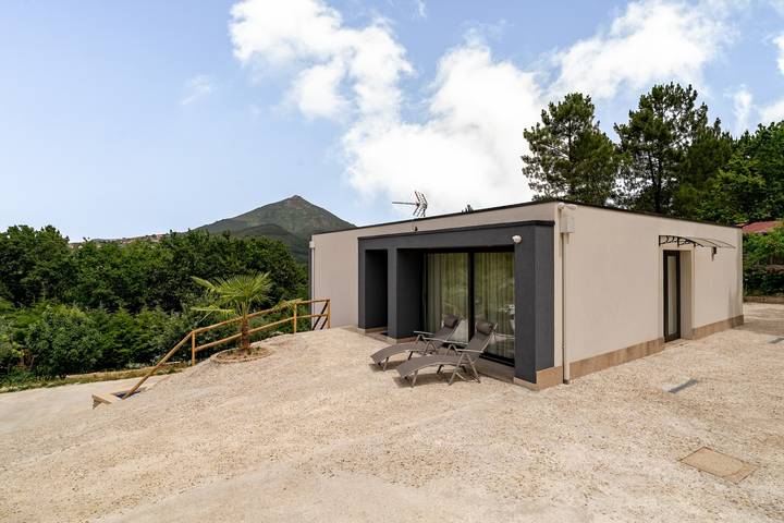 Holiday Home 'Felicidade' with Mountain View, Wi-Fi and Air Conditioning in São Cristóvão de Mondim de Basto, Vila Real District