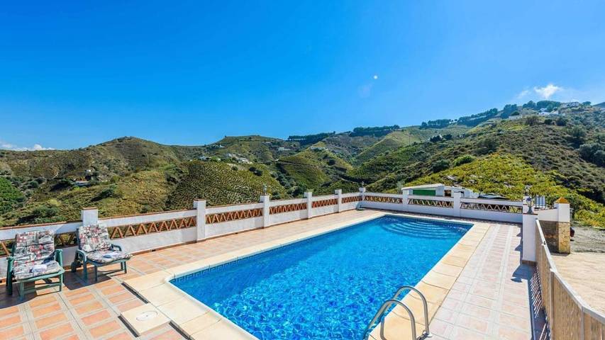 Casa rural para 8 personas, con piscina además de jardín y terraza en El Borge - 3