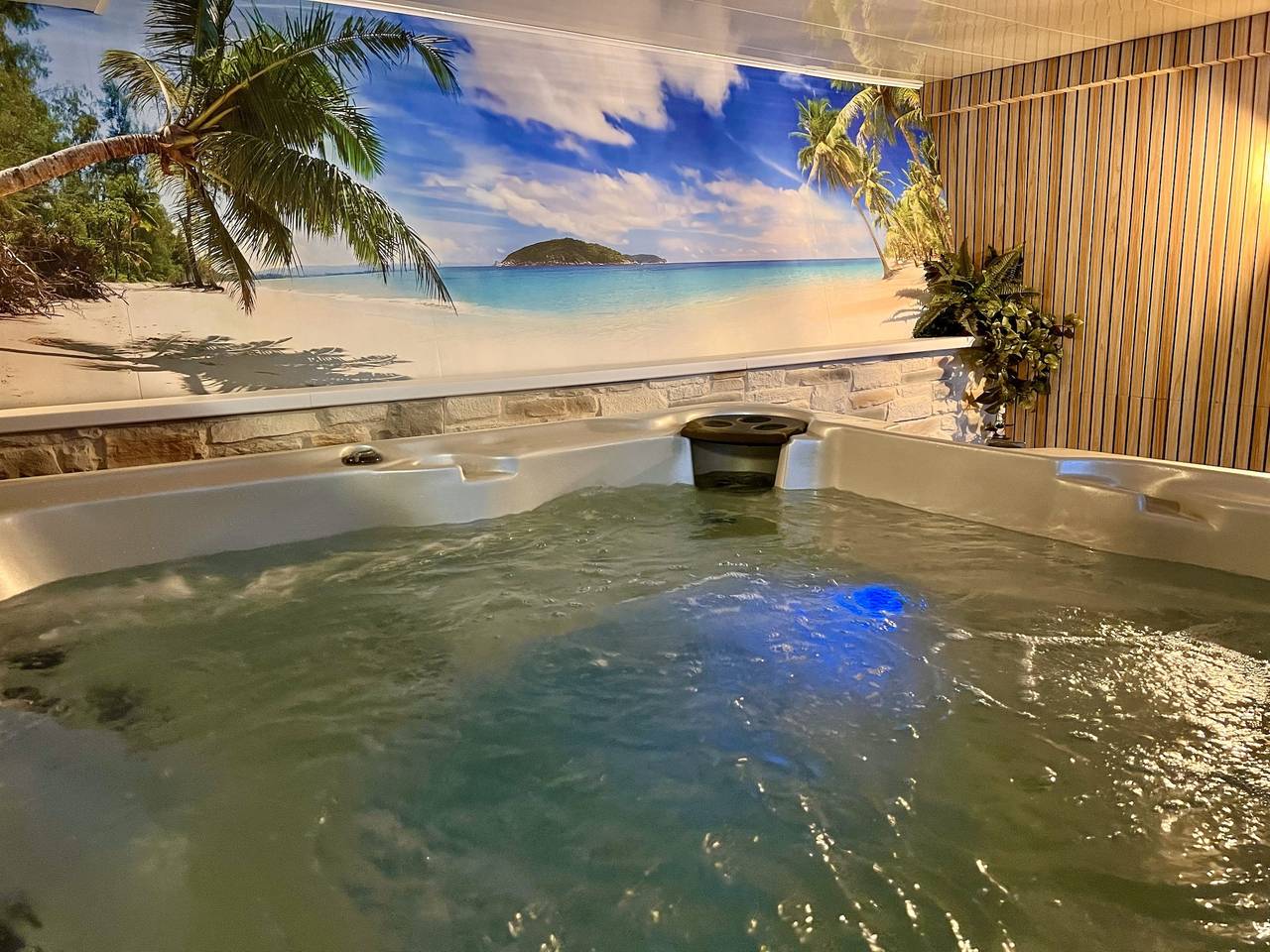 Tolles Ferienhaus für 16 Personen im Westerwald mit Sauna, Whirlpool, Kino und Bar in Schutzbach, Altenkirchen & Umgebung