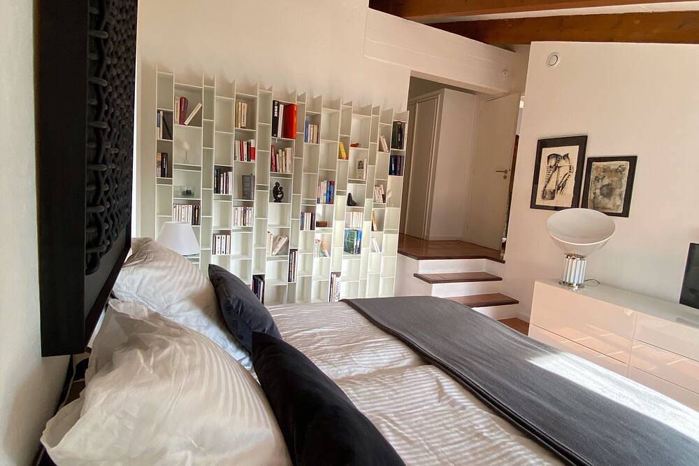 Höhen von Cannes- Architektenvilla in Cannes, Mittelmeerküste (Frankreich)