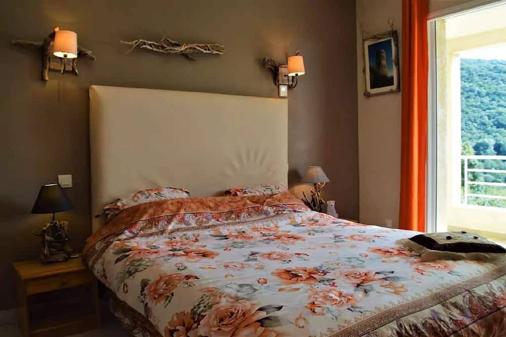 Villa with exceptional view 2 minutes walk from Farinole beach in Farinole, Calvi region