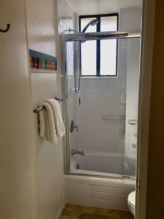 Ganze Wohnung, Beautiful End Unit Single Level Condo North Coast Village - Walk to the beach!! in Oceanside, San Diego County