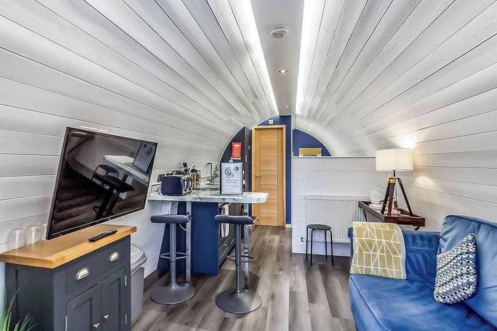 Glamping for 2 people, with hot tub in Nottinghamshire