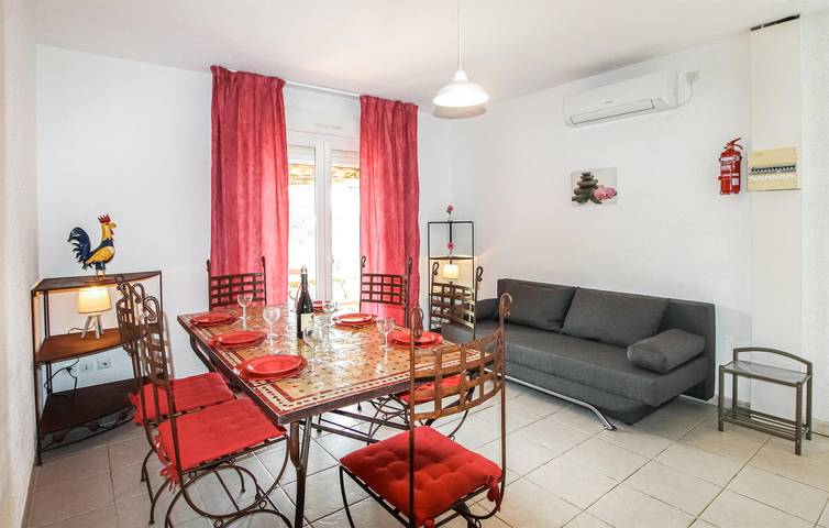Location de vacances pour 6 personnes, avec terrasse ainsi que jardin et piscine à Grospierres - 4