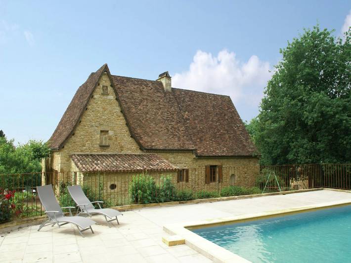 Location de vacances pour 6 personnes, avec Terrasse et Jardin ainsi que Piscine et Vue à Cénac-et-Saint-Julien