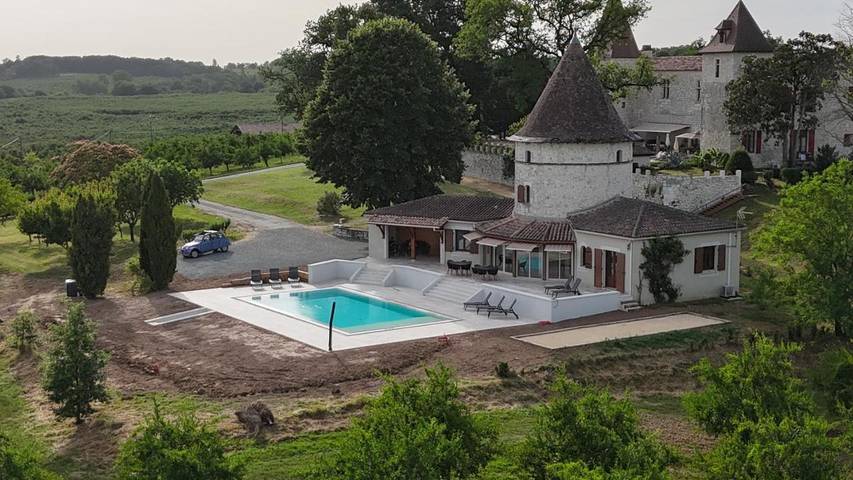 Location de vacances pour 8 personnes, avec Terrasse et Jardin ainsi que Piscine et Vue à Saint-Eutrope-de-Born - 2