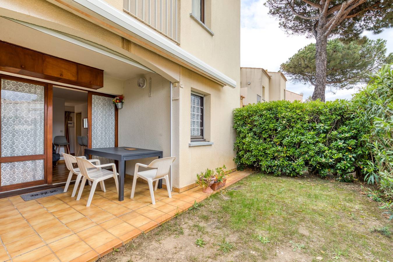 Appartement entier, Appartement 'Plain Pied Cap' avec piscine partagée, terrasse privée et Wi-Fi in Cap d'Agde, Agde