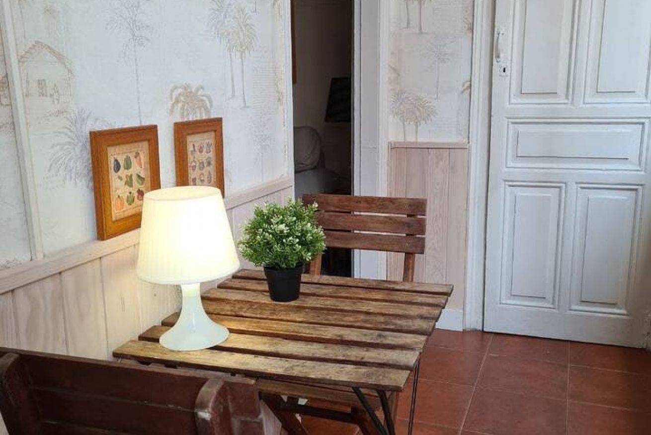 Apartamento entero, 122A Emblemática vivienda en Playa San Lorenzo in Distrito Centro (Gijón), Gijón