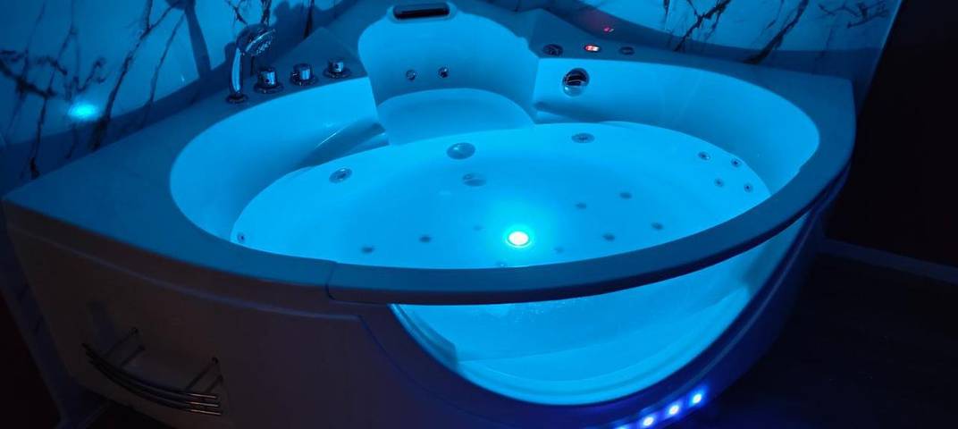 Appartement de vacances pour 2 personnes, avec jacuzzi ainsi que terrasse et jardin