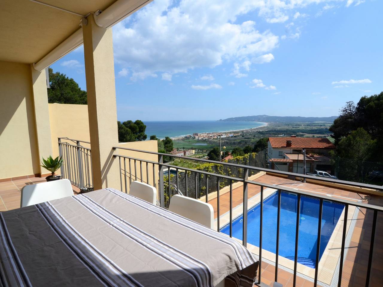 Maison spacieuse avec piscine privée et garage près de la mer in l'Estartit, Torroella de Montgrí