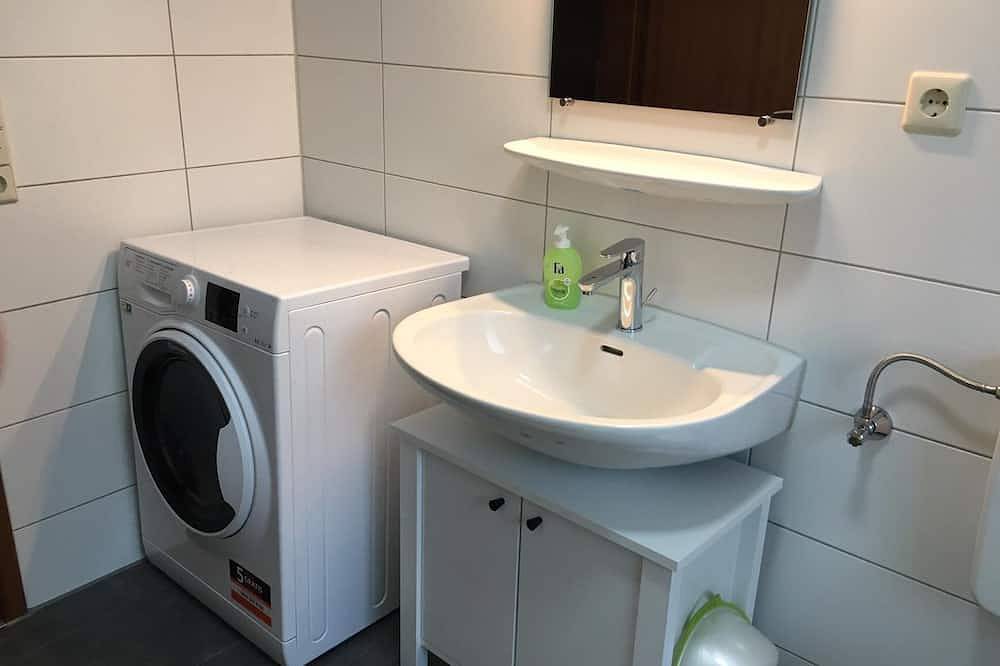 Ganze Wohnung, Bibernest, 80qm, Terrasse, 2 Schlafzimmer, max. 2 Erwachsene + 3 Kinder in Münsingen, Neckar-Alb