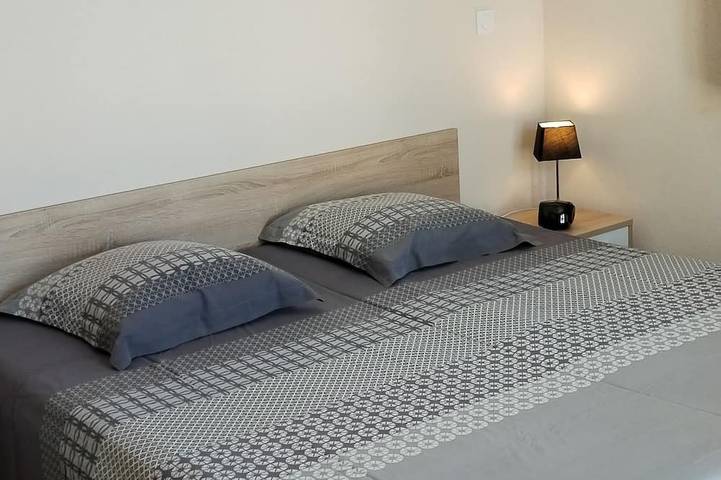 Location de vacances pour 6 personnes, avec jardin à Cardet - 2