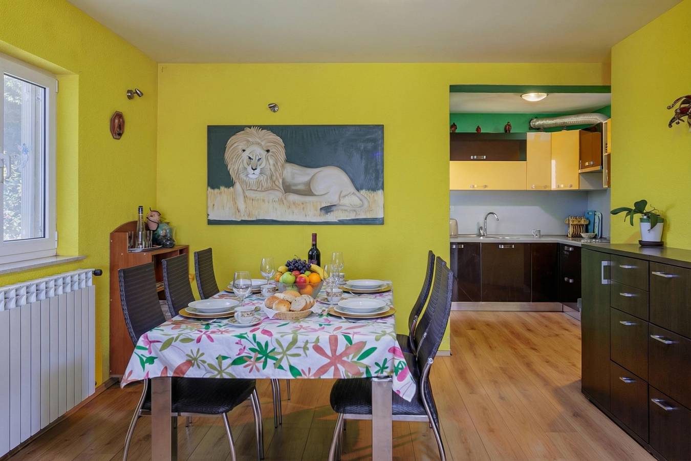 Geheel appartement, Colourful Seaview Apartment in Paveki, Vrh Martinscice