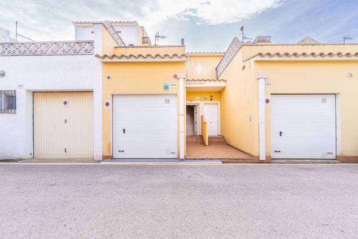 Casa rural para 6 personas, con terraza, Se admiten mascotas en Castellón de Ampurias - 2