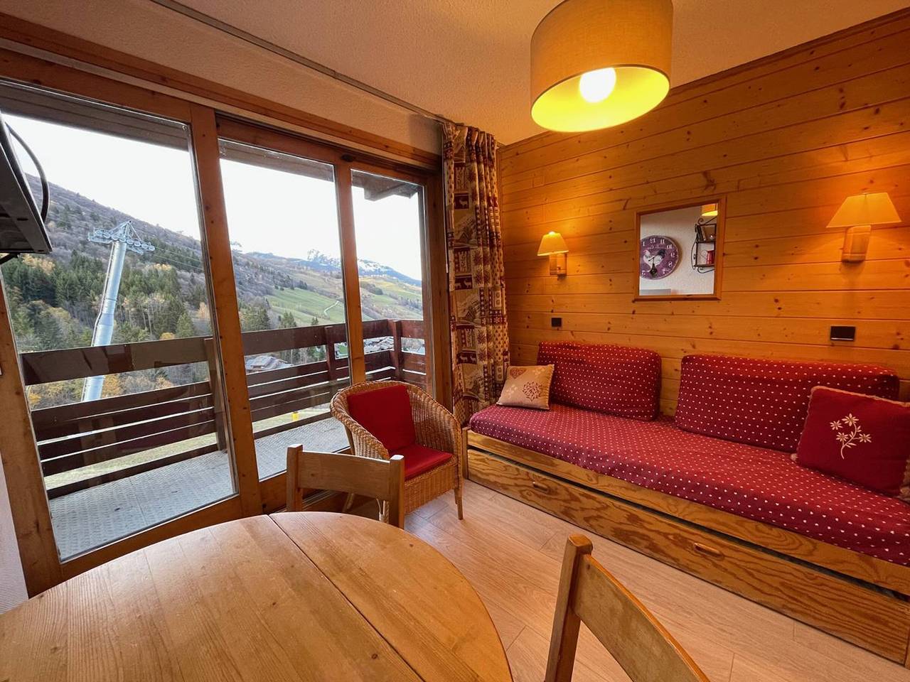 Apartamento entero, Estudio acogedor para 2 pers. con balcón, a pie de pistas en Valmorel in Valmorel, Les Avanchers-Valmorel