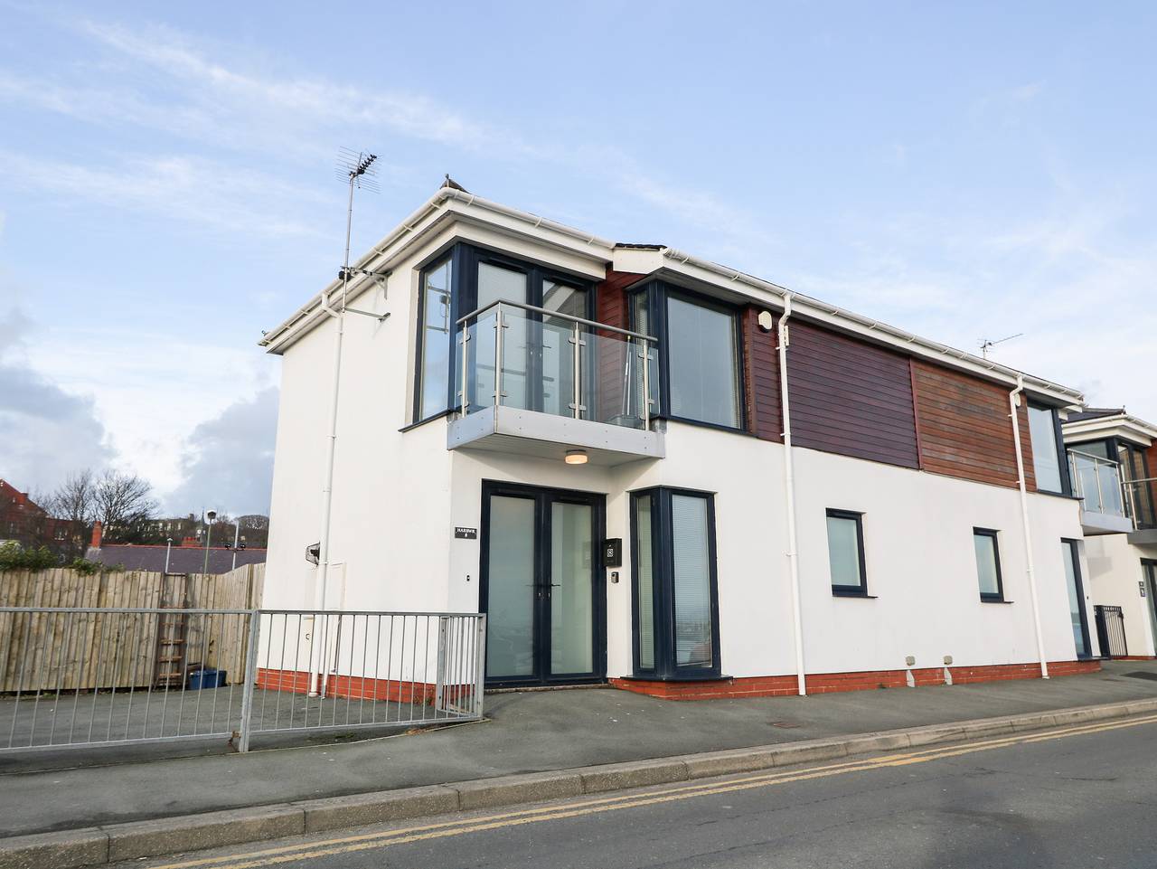 8 Marina View in Pwllheli, Gwynedd