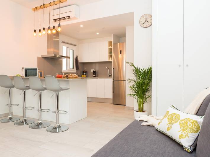 Location de vacances pour 6 personnes, avec piscine et jardin à Castelldefels