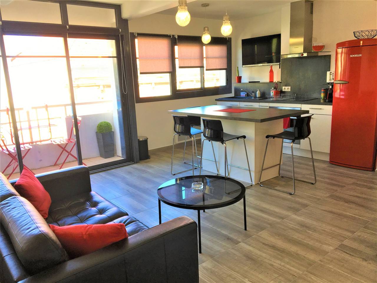 Entire apartment, New T2 Apartment in Arcachon Center, Close to Beach, Parking Included in Arcachon, Arcachon region