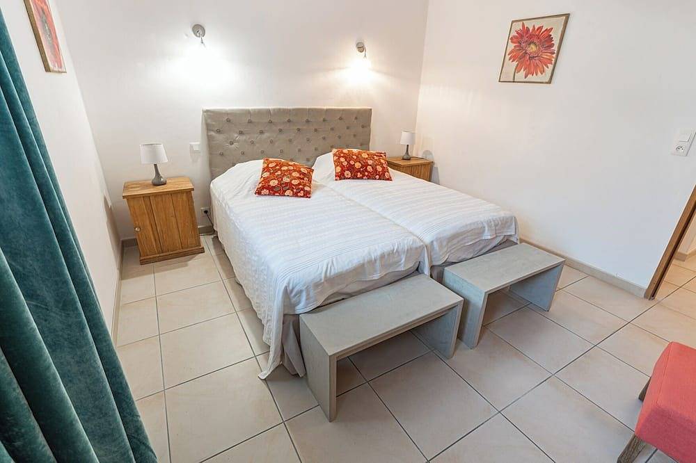 Domaine de Coulon _ \"Goudargues\" _ 4ch 8p _ Hameau privé entre Cèze et Ardèche in Issirac, Région de Nîmes