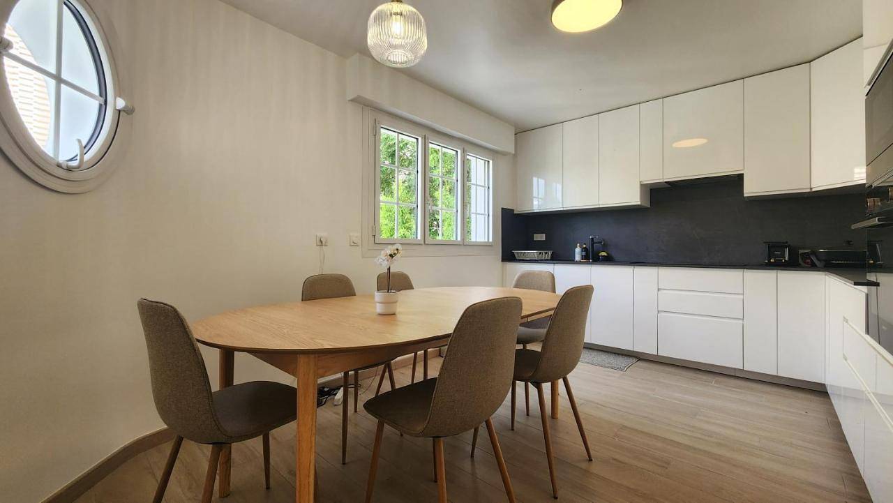 Belle maison, 15mn de Paris, 2 parkings gratuits in Cachan, Val-de-Marne