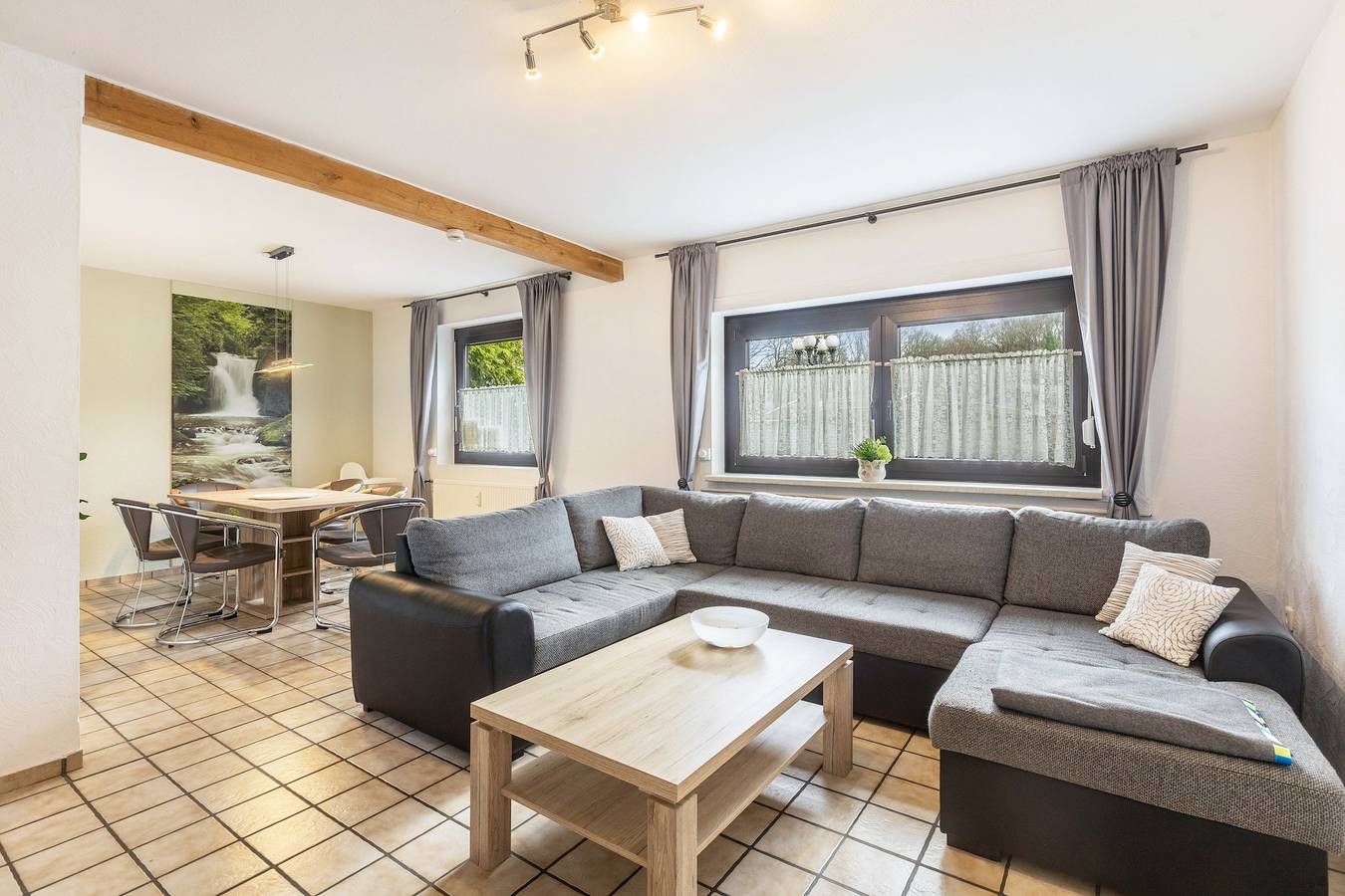 Ganze Wohnung, Ferienwohnung Möhne mit Gemeinschaftsterrasse, privatem Garten und Wlan in Körbecke, Möhnesee