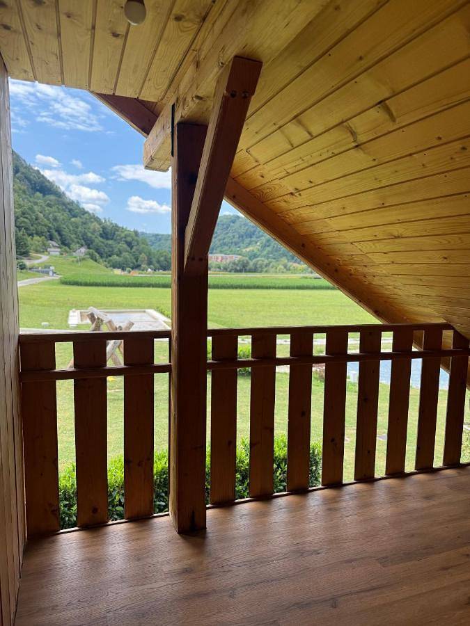 Ferienpark für 8 Personen, mit Garten und Pool sowie Seeblick und Ausblick, mit Haustier in Slowenien - 2