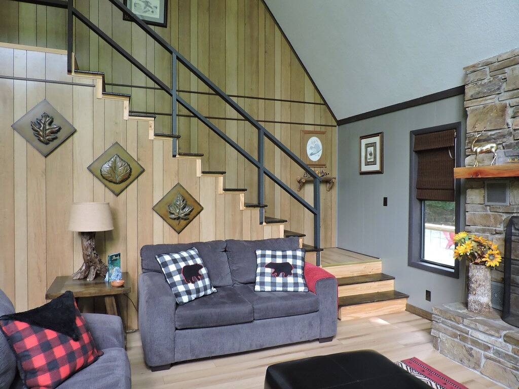 Log Cabin for 5 Guests in Fontana Lake, Graham County