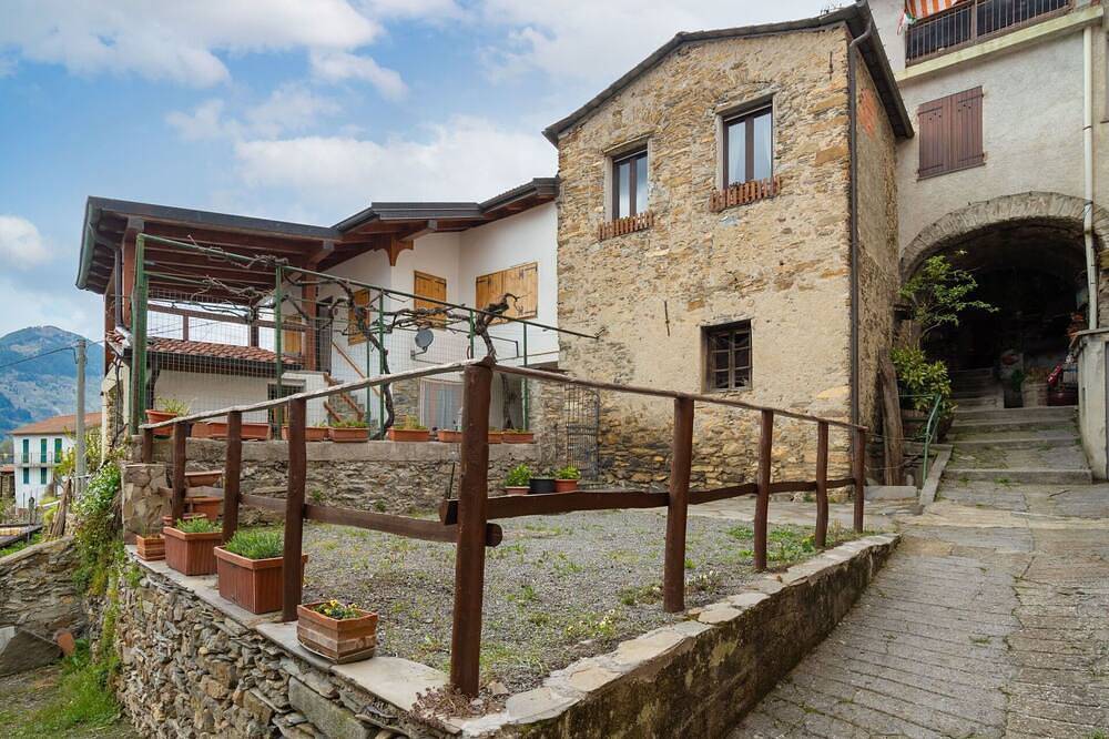Atemberaubendes  Ferienhaus für 6 Leute mit  W-Lan und Tv in Molini di Triora, Ligurische Alpen