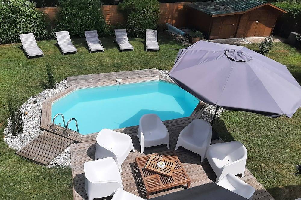 Family home with swimming pool close to beaches, lakes and cycle paths. in Tosse, Côte d’Argent