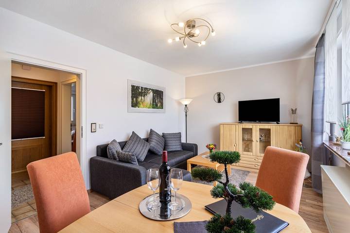 Appartement entier, Appartement de vacances 'Kleine Auszeit' avec terrasse commune, jardin commun et Wi-Fi in Eslohe, Arrondissement du Haut-Sauerland