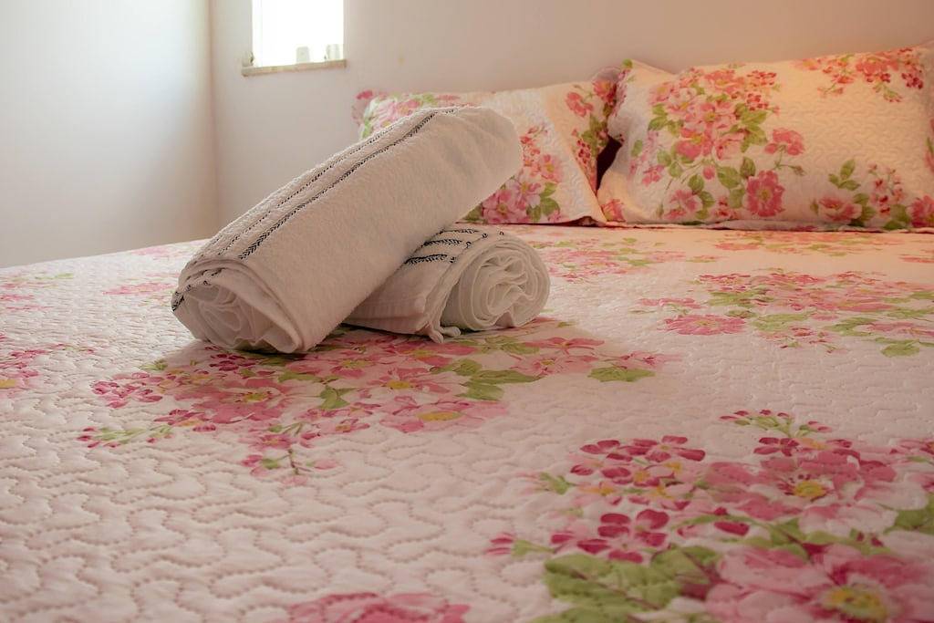 Luxury guesthouse and 2 holiday homes, 30 meters from the sea, Wi-Fi, air conditioning in Recôncavo Baiano