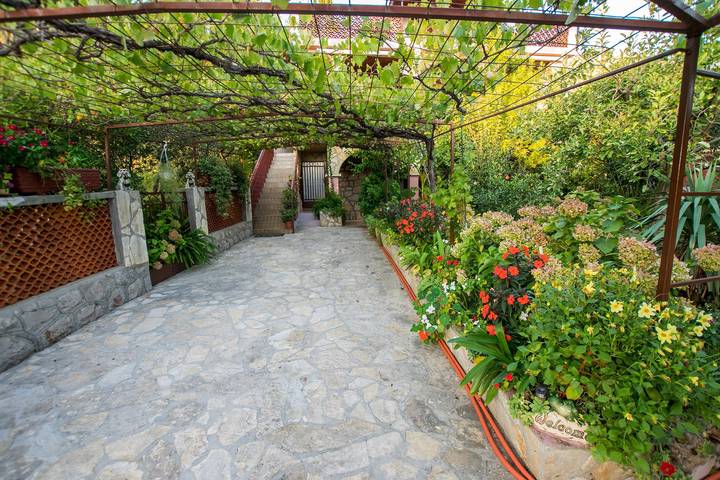 Apartamento vacacional entero, Apartamento vacacional Amplio apartamento para 3 personas en el centro del pueblo  in Starigrad Paklenica, Starigrad