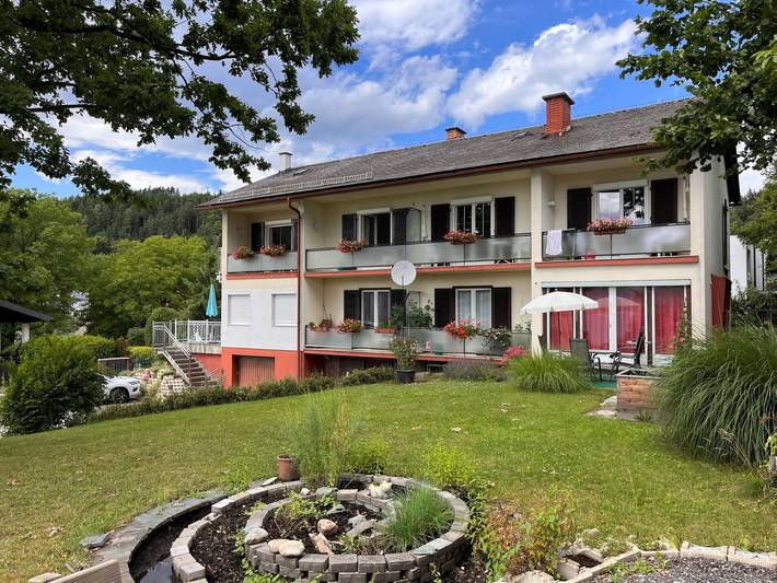 Vakantiewoning voor 4 personen, with Balkon and Terras as well as Tuin and Uitzicht op het meer aan de Wörthersee