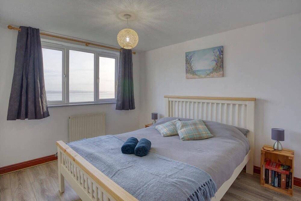 Large House with Panoramic Sea Views & Parking in Newlyn, Cornwall