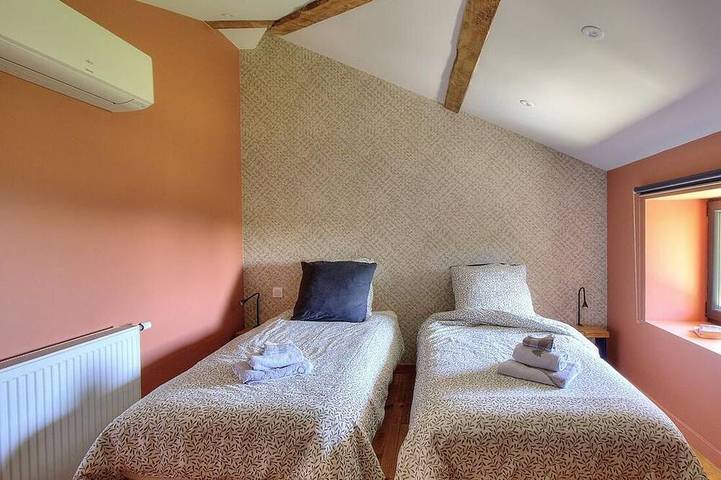 Location de vacances pour 4 personnes, avec jardin à Thurins - 2