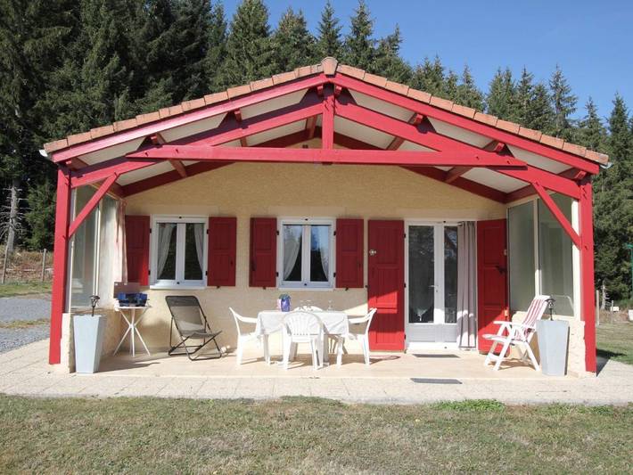 Gîte pour 4 personnes, avec Terrasse et Jardin à Monlet