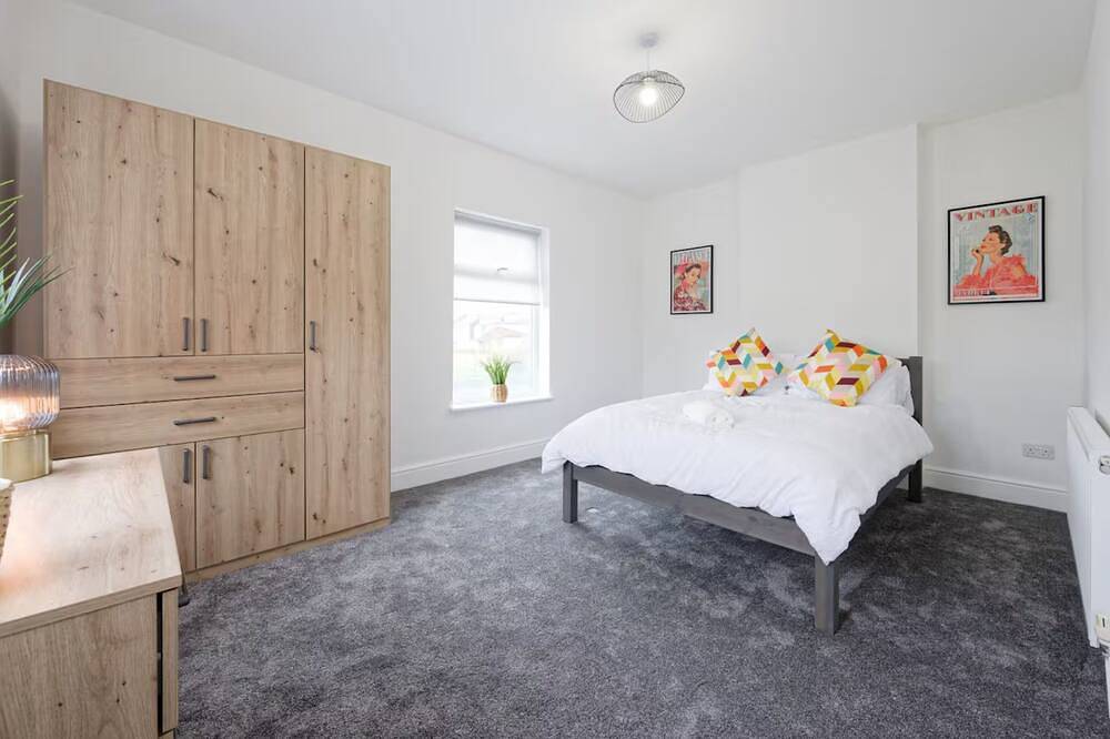 Contractors, Business, Leisure | Free Parking in Wigan, Greater Manchester