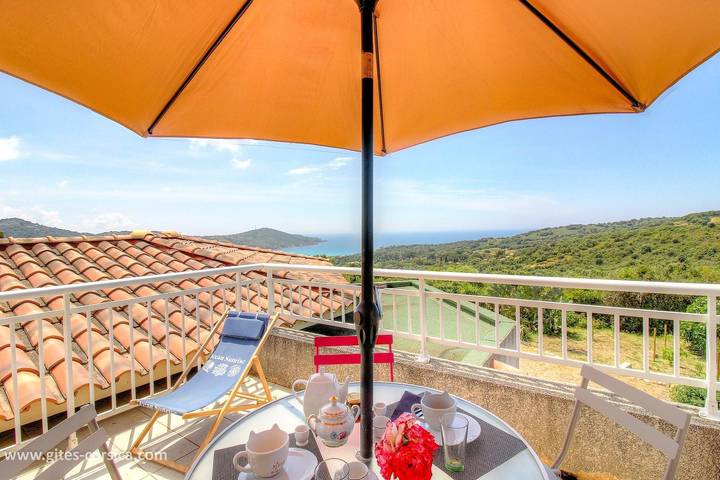 Gîte pour 2 personnes, avec Terrasse ainsi que Jardin et Vue