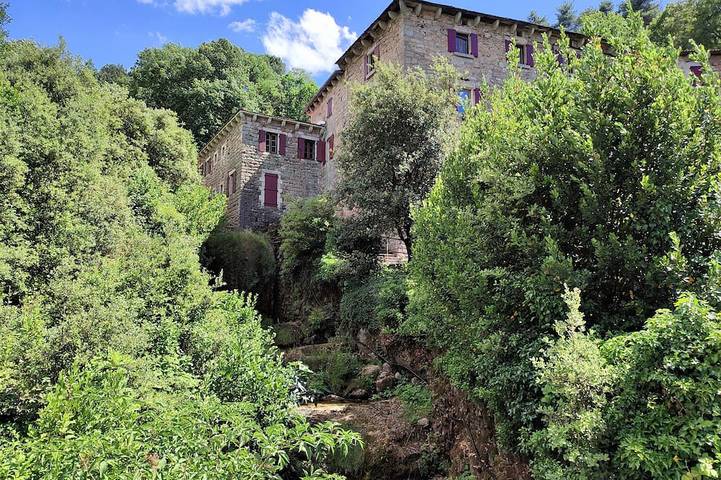 Gîte pour 4 personnes, avec jardin à Gravières
