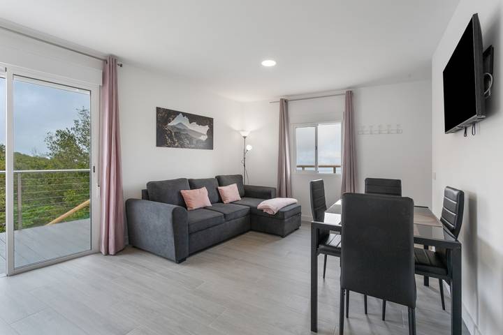 Apartamento entero, Apartamento de vacaciones 'Viva Forest Stevier' con vistas al mar, piscina compartida y Wi-Fi in La Vega (Canary Island), Icod de los Vinos