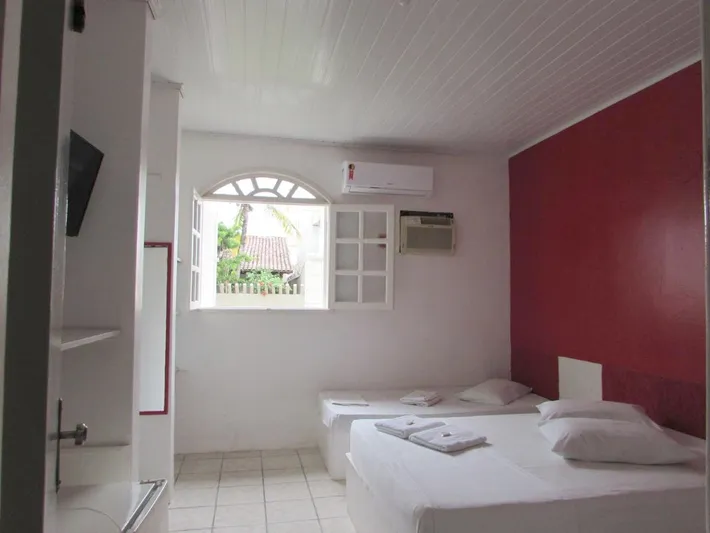 Hôtel pour 3 personnes, avec terrasse ainsi que piscine et jardin - 1