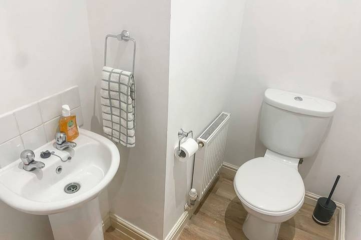 Modern-Cottage-Ensuite mit Bad-Stadtblick-Gaia Lane in Staffordshire